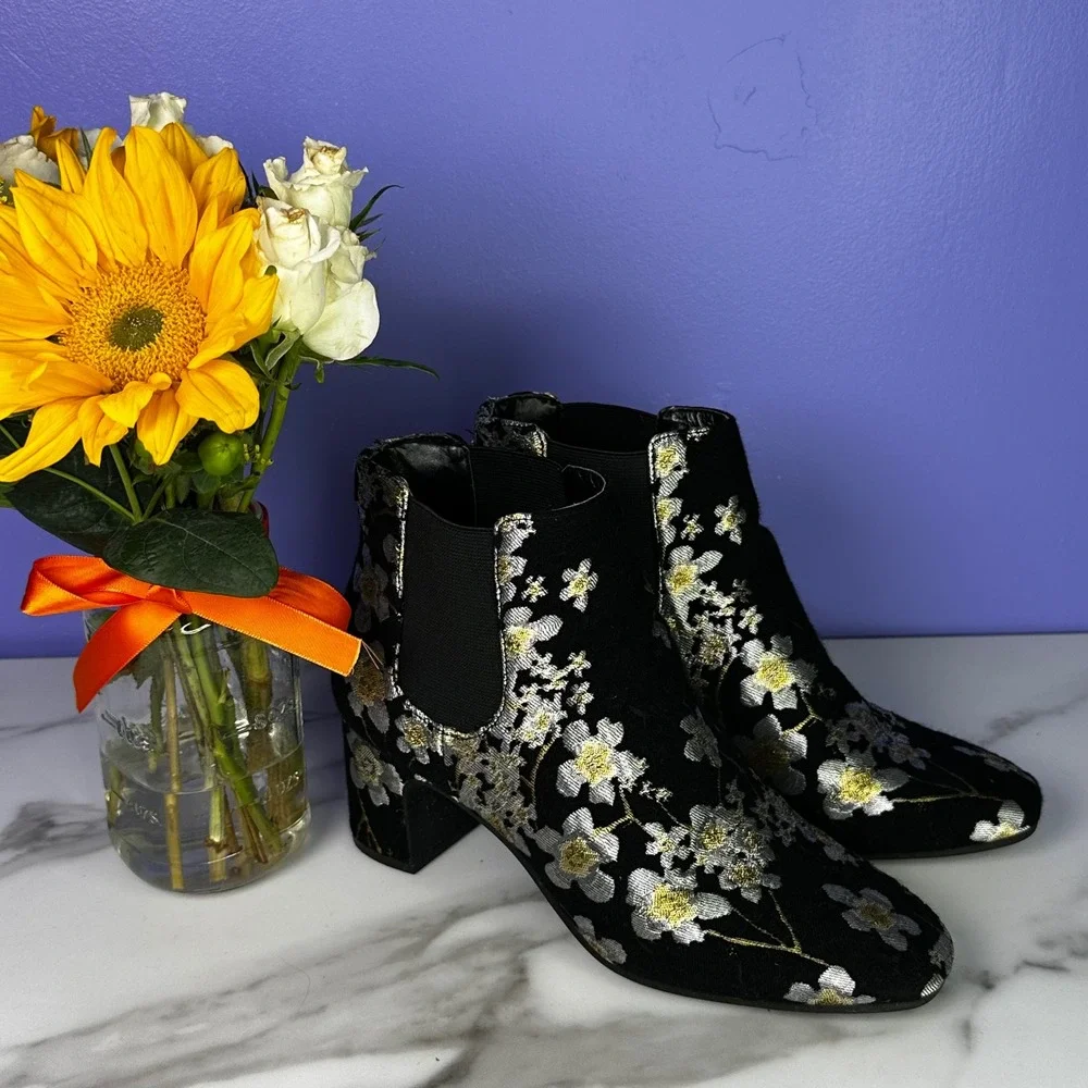 Anne Klein AK Gorgia Black Silver Floral Embroidered Velvet‎ Ankle Booties Sz 7M